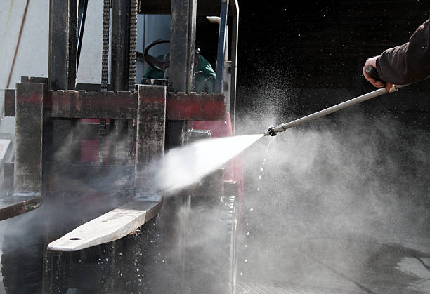 Best Driveway Pressure Washing  in Kingsburg, CA